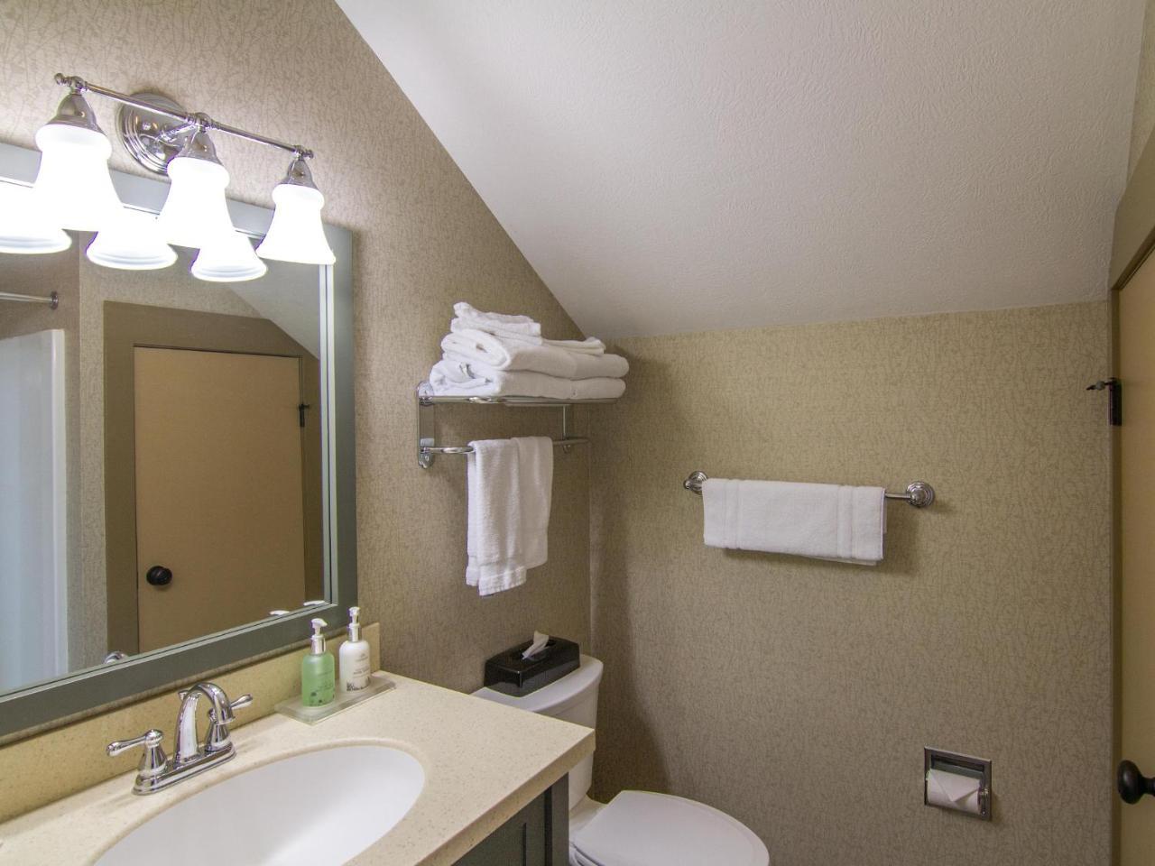 Thompsonville Spacious 2 Bed Condo At Crystal Mountain Resort מראה חיצוני תמונה